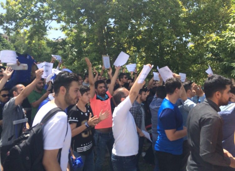 اعتراضات هواداران استقلال به مجلس کشیده شد