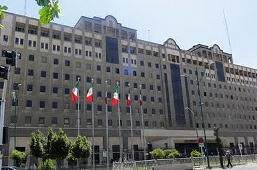 هواداران تیم استقلال مقابل مجلس تجمع کردند