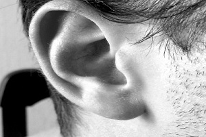 روی لاله گوشتان مو دارید؟ خطر سکته قلبی در کمین شماست!