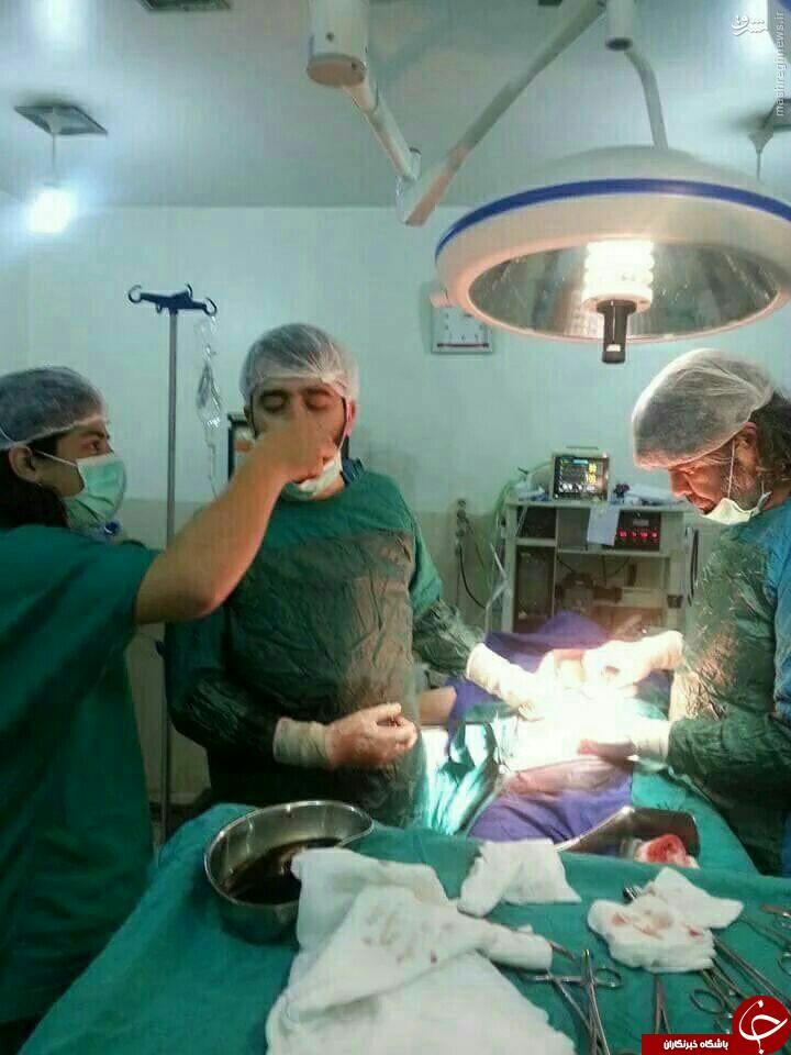 عکس/ افطار در اتاق عمل