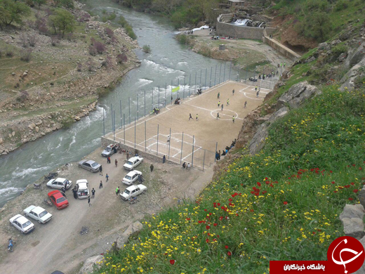 ساخت ورزشگاهی زیبا توسط جوانان روستا + تصاویر
