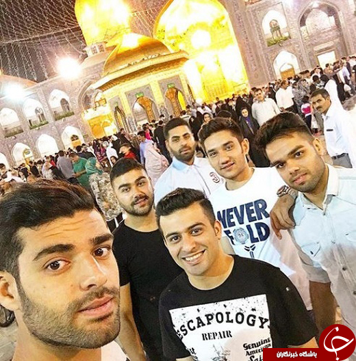سلفی آقای گل در حرم امام رضا(ع)