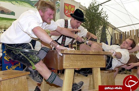 مسابقۀ کُشتی انگشتی در آلمان + فیلم و تصاویر