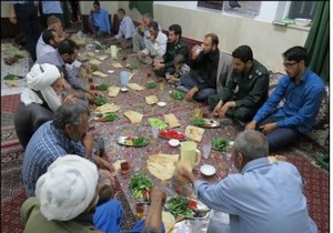 افطاری بیش از 2 هزار روزه دار در حاجی آباد زیرکوه