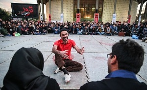 اجرای ‌‌تئاتر خیابانی "نمایشگاه"در موضوع اعتیاد در خوی