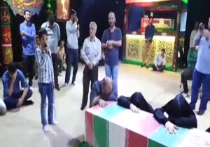مداحی پسر شهید مدافع حرم بالای سر پیکر شهید آژند + فیلم