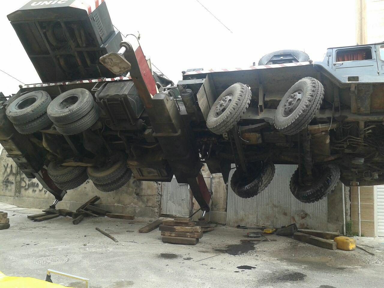 واژگون شدن جرثقیل در گلسار رشت + تصاویر