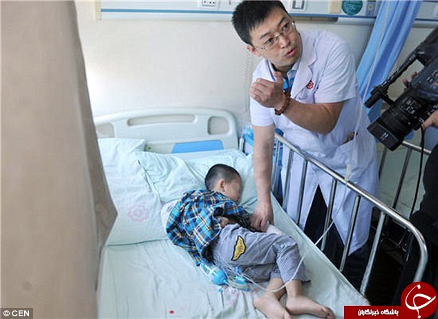 یک تکه کِش پلاستیکی بلای جان یک پسربچه شد