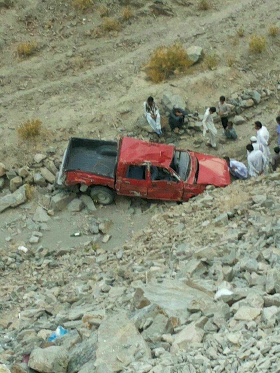 سقوط خودرو با 15 نفر به دره!