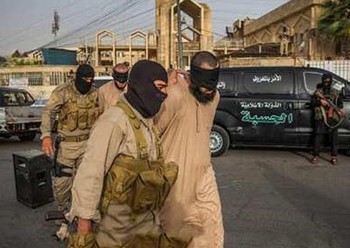 فرماندهان داعش خوراک سگ&zwnj;ها شدند/ شیوه جدید اعدام فرماندهان فراری داعش