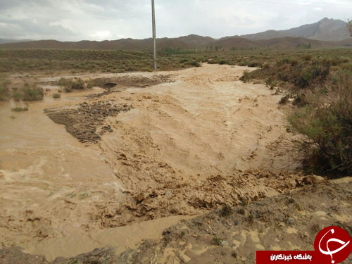 جاری شدن سیل در روستاهای ارمیان وقدس +تصویر