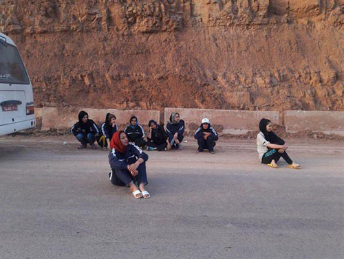زنان کونگ فو کار نهاوندی در جاده ماندند+عکس