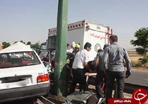 آتش نشانان ناجی مصدوم گرفتار در خودرو