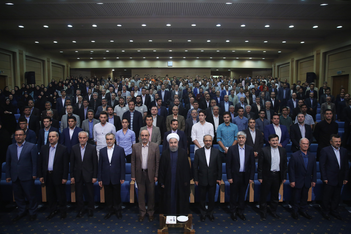 کسانی که ادعا می&zwnj;کردند ایران نباید آب سنگین داشته باشد، امروز از ایران آب سنگین می&zwnj;خرند