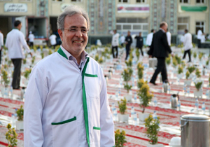 روايت خادم امام رضا(ع) از سفره دوازده هزار نفری افطار رضوی