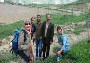 گردشگران سوئیسی و کاشت نهال