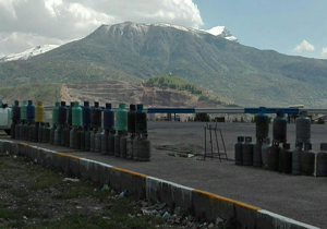 سوخت&zwnj;گیری با کپسول&zwnj;های گاز در الیگودرز + تصاویر