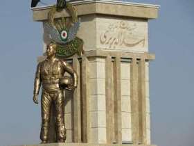 تندیسی به یاد خلبان شهید اسدالله بربری