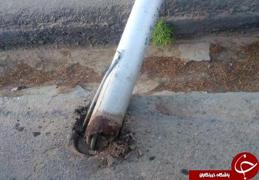 سقوط تیر چراغ برق در خیابان پرتردد +تصاویر