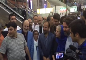 وقتی عکاسان به ترانه علیدوستی اجازه ورود ندادند! + فیلم