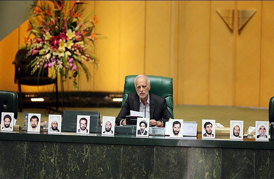 نمایندگان مجلس دهم متن سوگندنامه قانون اساسی را قرائت کردند/ روحانی: مردم ایران مجلسی را می&zwnj;خواهند که خودسری ها را مهار کند+فیلم