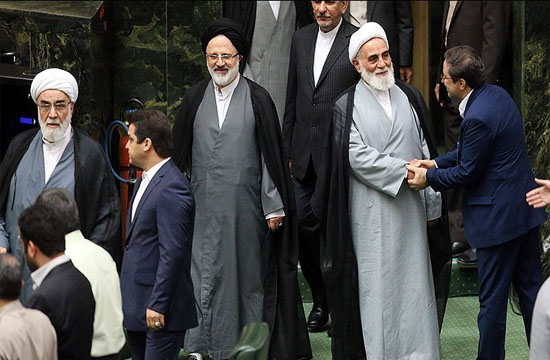 نمایندگان مجلس دهم متن سوگندنامه قانون اساسی را قرائت کردند/ روحانی: مردم ایران مجلسی را می&zwnj;خواهند که خودسری ها را مهار کند+فیلم
