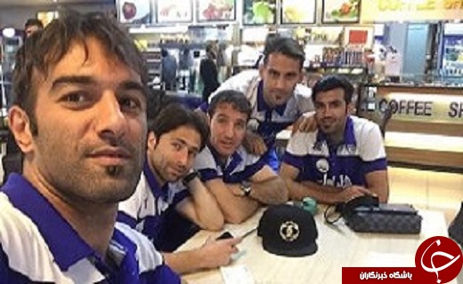 کاروان آبی پوشان با دو مهمان در فرودگاه+عکس