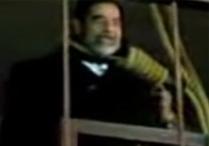 لحظه اعدام صدام حسین + فیلم