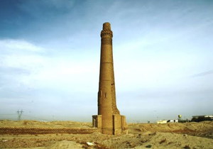 میل نادری فهرج با900 سال قدمت در دل کویر