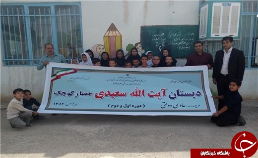 ابتکار آقامعلم برای درآمد&zwnj;زایی در مدرسه چندپایه روستا/ تولید سالیانه ۴ تُن خیار در مدرسه