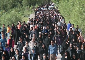 پیاده روی خانوادگی به مناسبت هفته بدون دخانیات در کرمانشاه