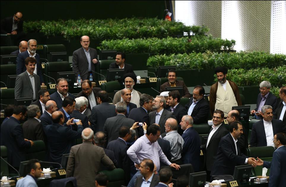 از تسبیحِ &laquo;فیلسوف&raquo; تا بوسه &laquo;عارف&raquo; / وقتی چهار راه نُواب باز می&zwnj;شود