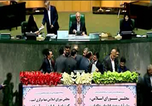 دکتر لاریجانی ریئس موقت مجلس دهم + فیلم