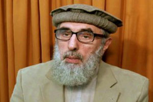 حکمتیار نباید به‌دستور پاکستان عقب‌نشینی کند