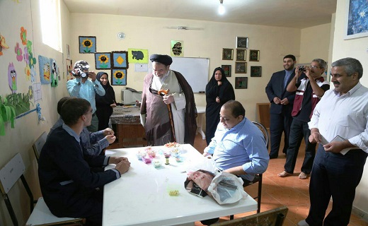 بازدید امام جمعه بافق از جامعه معلولین بافق+ تصویر