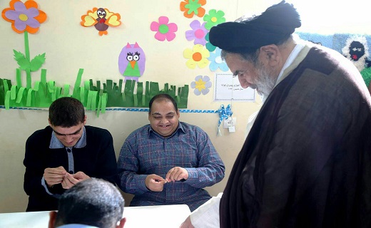 بازدید امام جمعه بافق از جامعه معلولین بافق+ تصویر