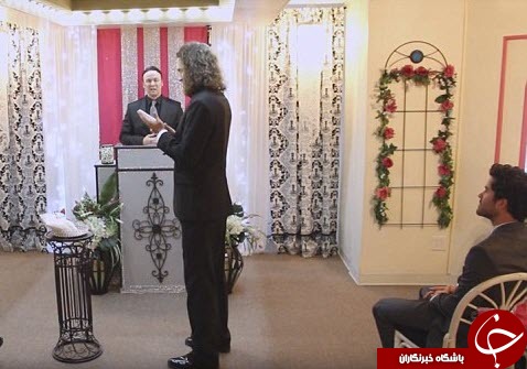 مرد جوان با گوشی همراهش ازدواج کرد+تصاویر
