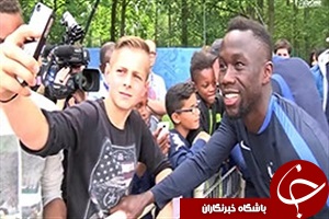 فیلم سلفی هواداران با بازیکنان فرانسه