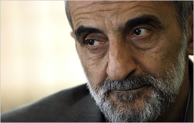 شریعتمداری: فیش&zwnj;های حقوقی میلیونی باید باز پس گرفته شوند