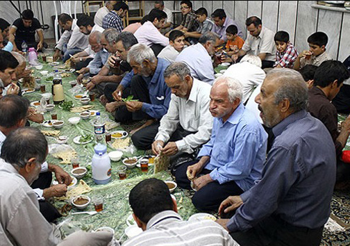 رمضان در کاشان با کلوخ اندازان آمدو با نیمگی می رود