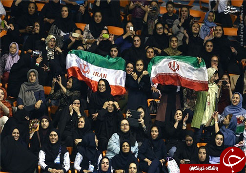 عکس/ بانوان ایرانی حاضر در ورزشگاه آزادی