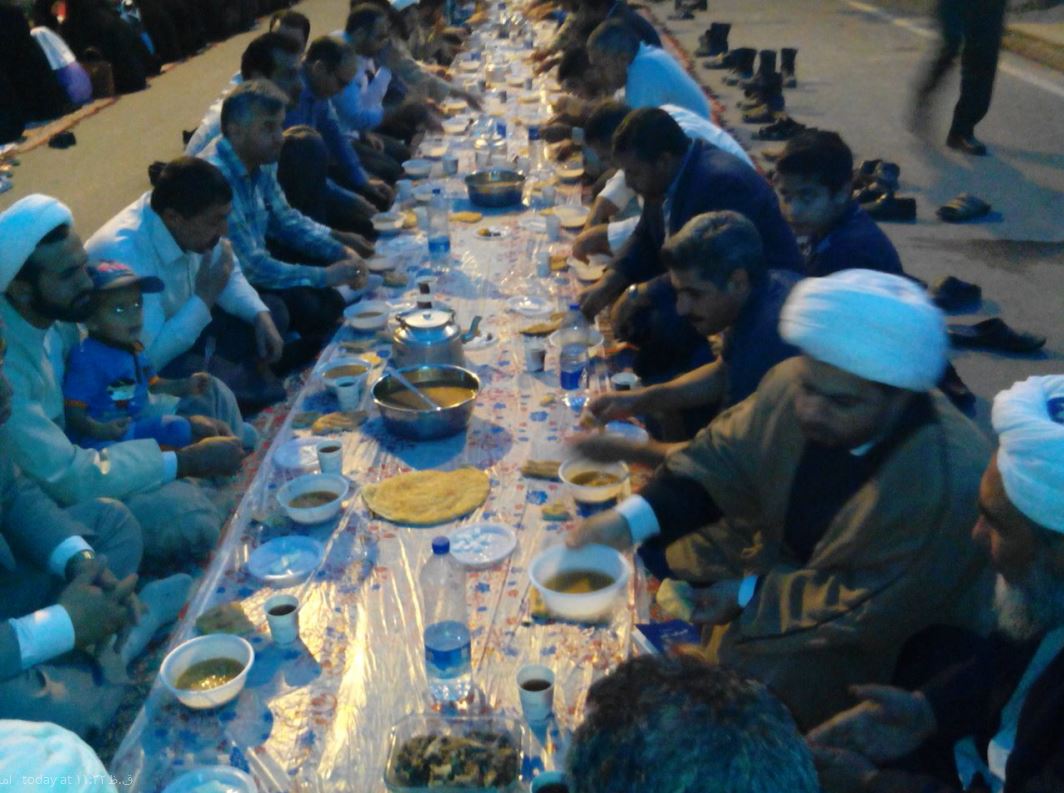 سفره افطاری به رنگ وحدت و همدلی در ماه ضیافت الهی