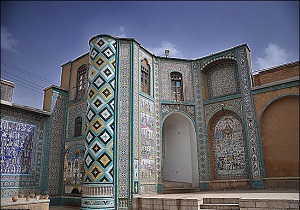 تکیه معاون الملک بالغ بر 10 هزار طرح نقاشی حک شده بر کاشی دارد