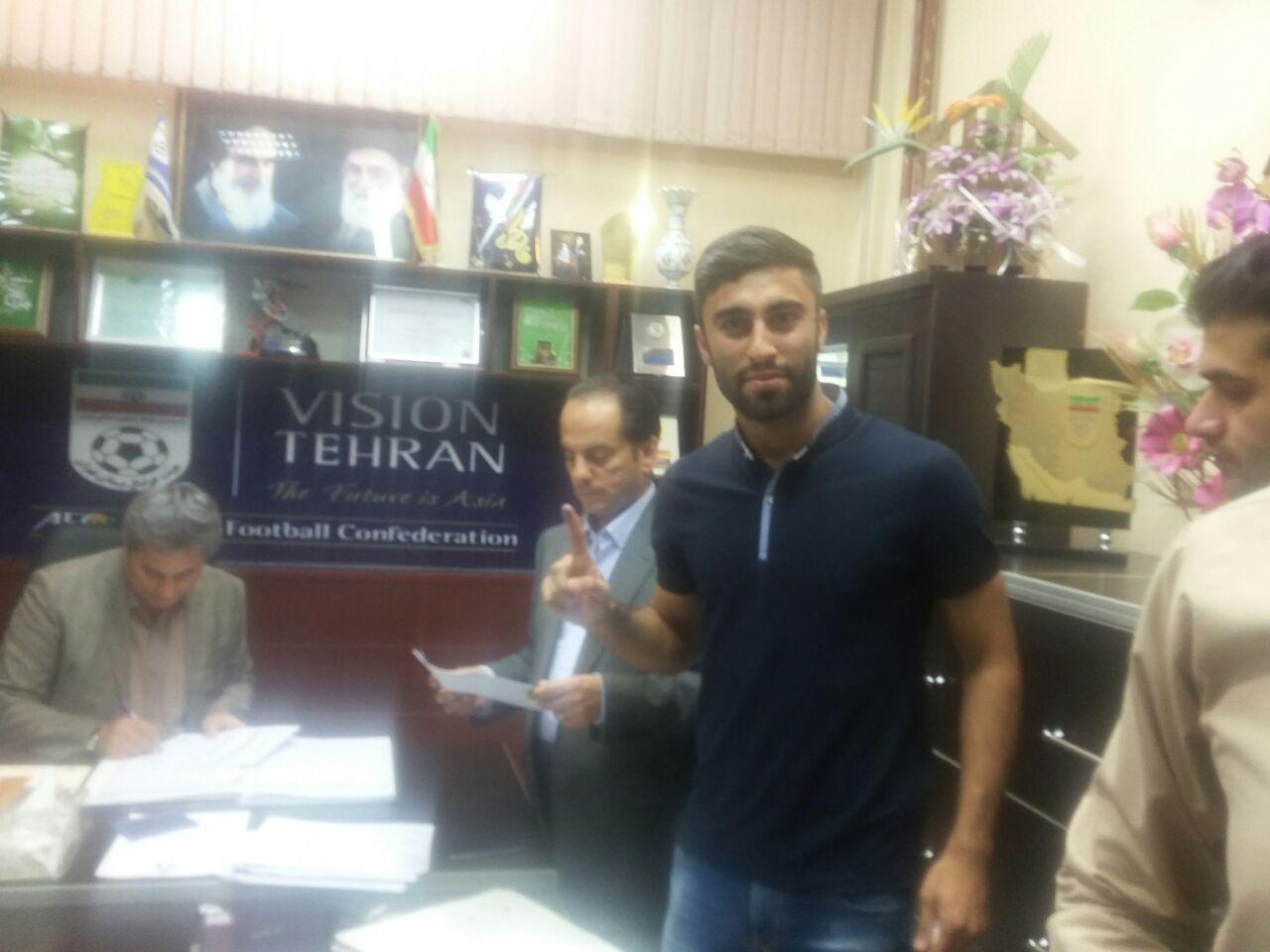 آبی پوشان قراردادهای خود را ثبت می کنند