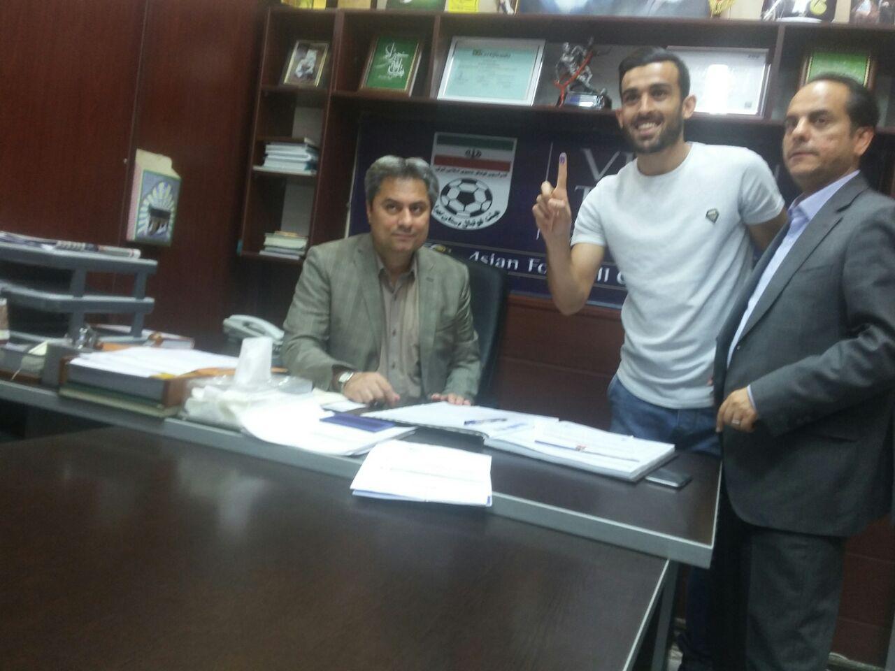 آبی پوشان قراردادهای خود را به  ثبت رساندند + تصاویر