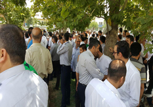 گلایه کارکنان شرکت هواپیمایی مقابل مجلس + فیلم