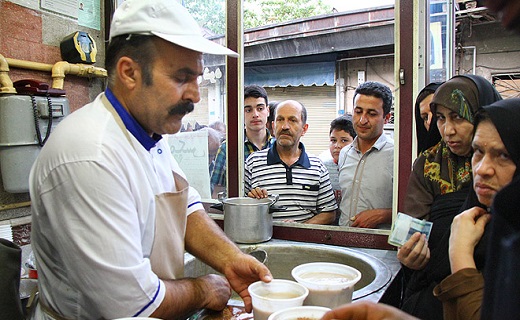 حلیم با چاشنی صبر یارهمیشگی سفره افطار قزوینی ها