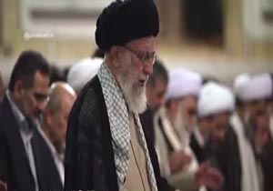 لحظات دیده نشده از سبک حضور رهبر انقلاب در مراسمات ماه مبارک رمضان + فیلم
