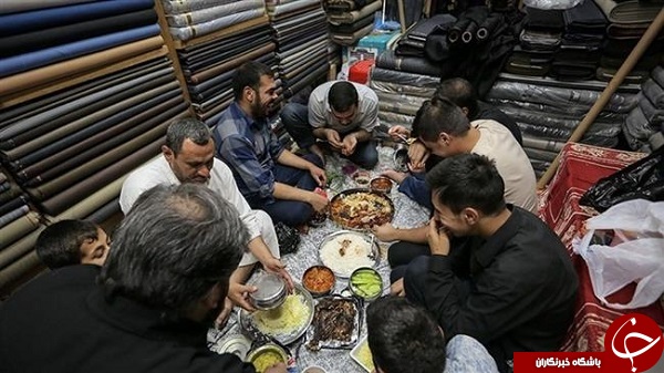 سفرۀ افطار بازاریان در نجف اشرف + تصاویر
