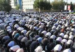 برگزاری نماز عید فطر در شادگان مقابل مسجد حضرت امیر